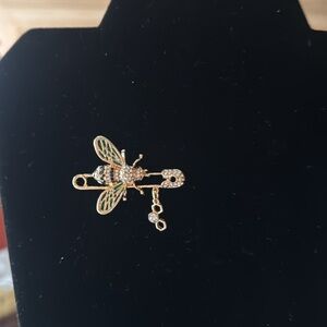 Pin Bee  crystals Accent